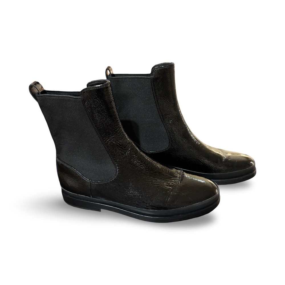 NEW Vince Cecyl Black Patent Leather Chelsea Boots 9M Pull On Ankle - Picture 2 of 6